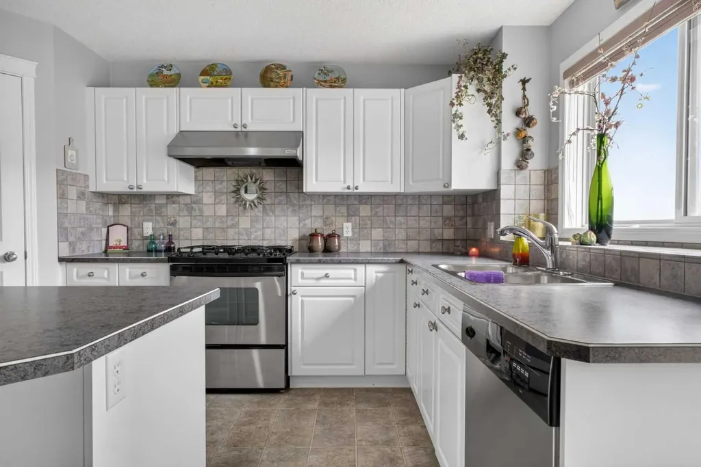 112 Valley Stream Close NW Calgary AB T3B 5V8