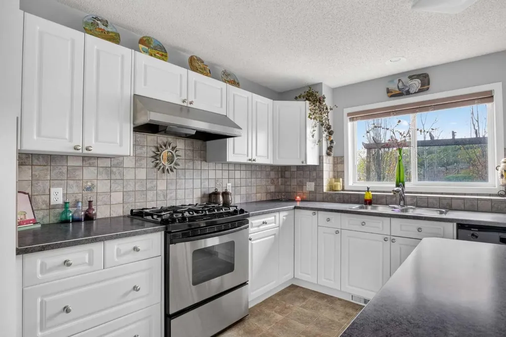 112 Valley Stream Close NW Calgary AB T3B 5V8