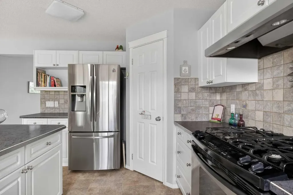 112 Valley Stream Close NW Calgary AB T3B 5V8