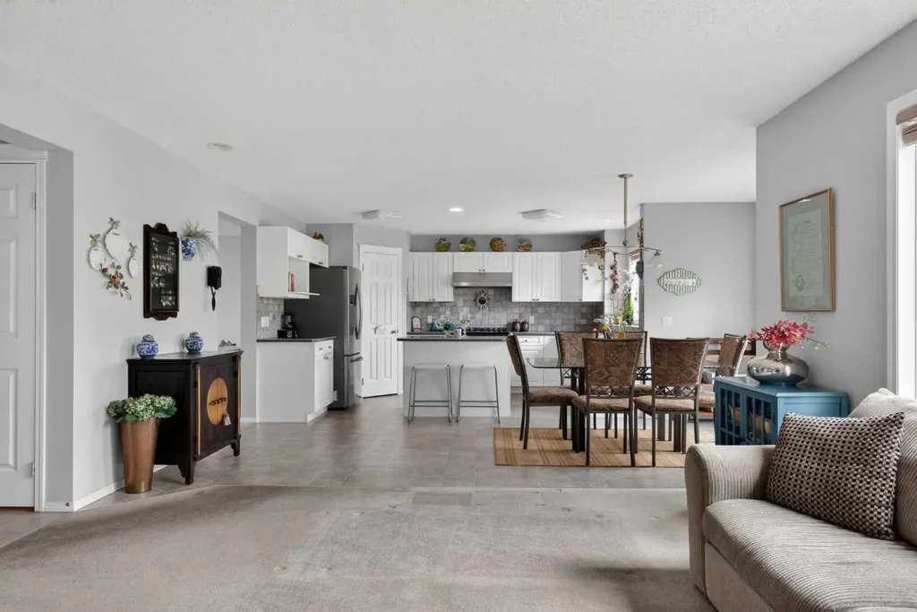 112 Valley Stream Close NW Calgary AB T3B 5V8