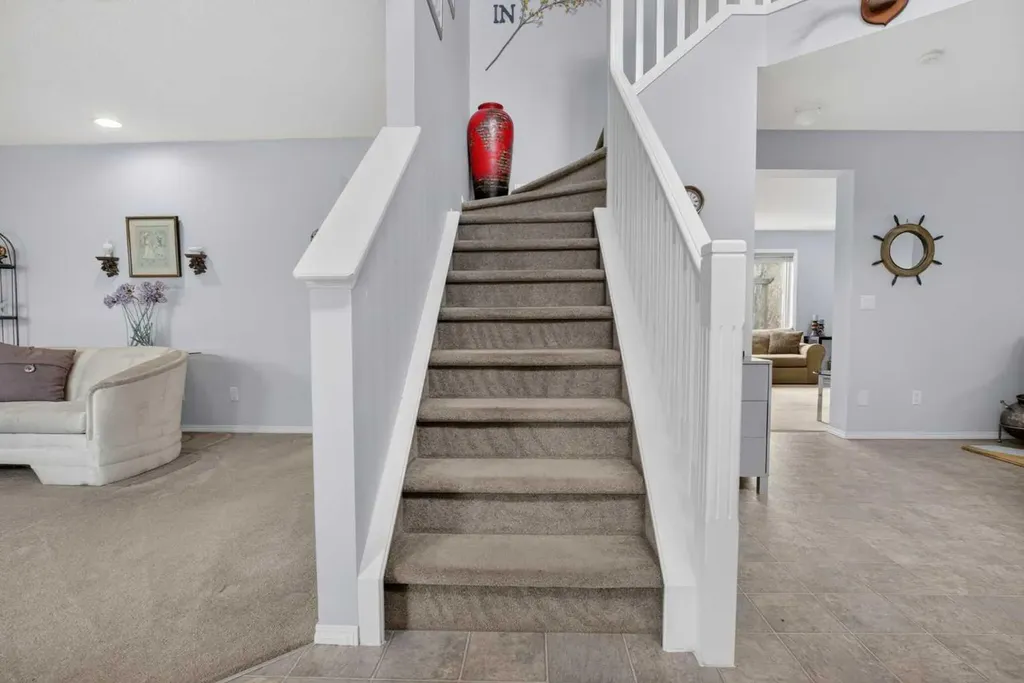 112 Valley Stream Close NW Calgary AB T3B 5V8