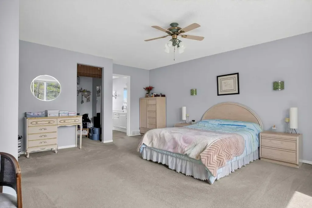 112 Valley Stream Close NW Calgary AB T3B 5V8
