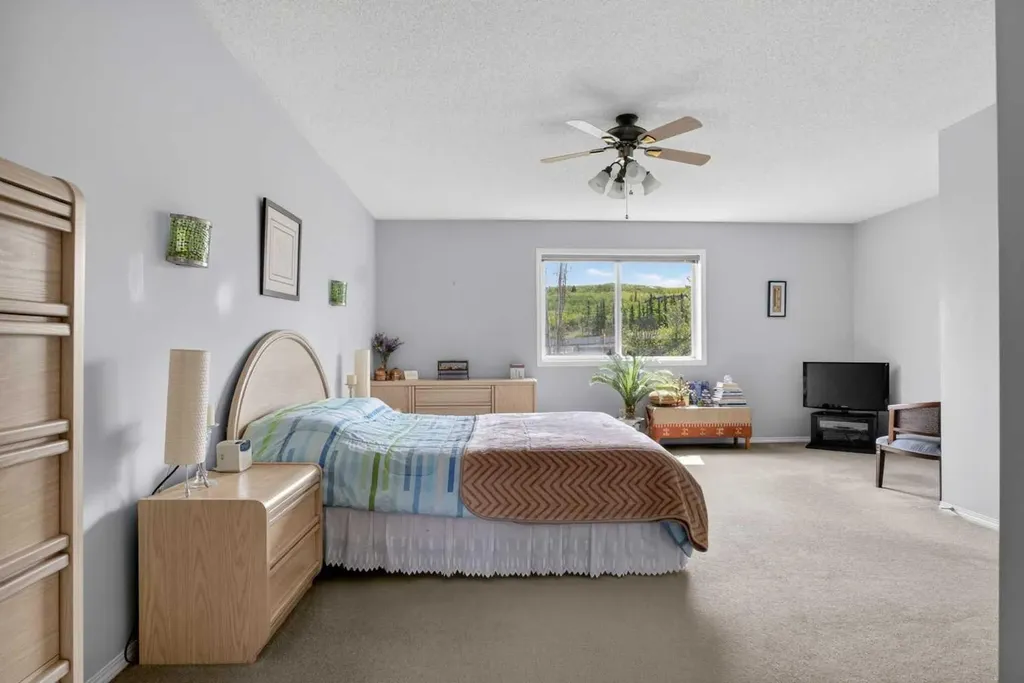 112 Valley Stream Close NW Calgary AB T3B 5V8