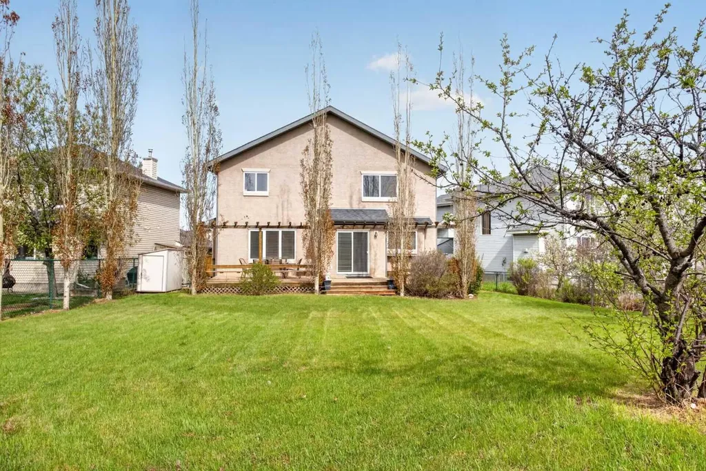 112 Valley Stream Close NW Calgary AB T3B 5V8