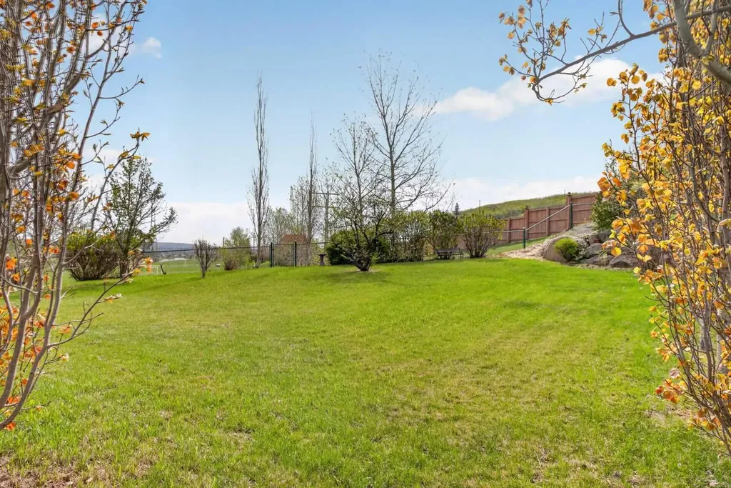 112 Valley Stream Close NW Calgary AB T3B 5V8