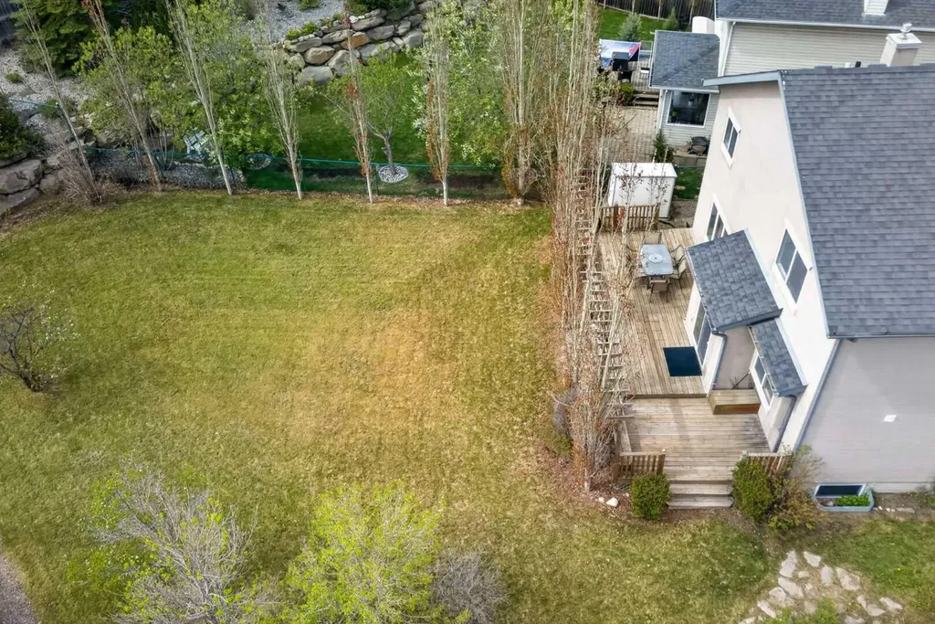 112 Valley Stream Close NW Calgary AB T3B 5V8