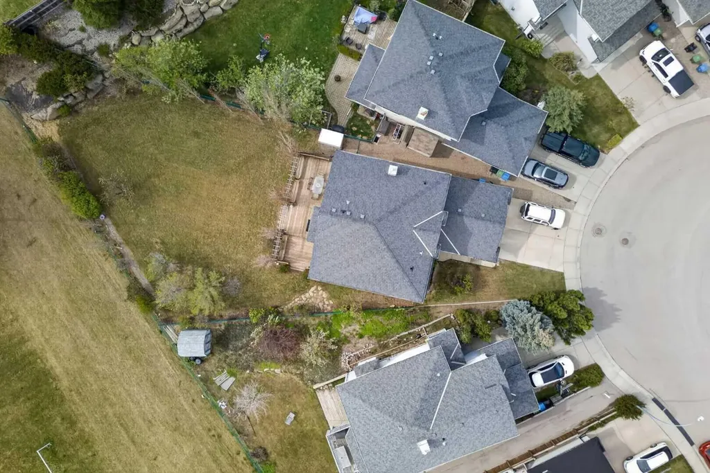112 Valley Stream Close NW Calgary AB T3B 5V8