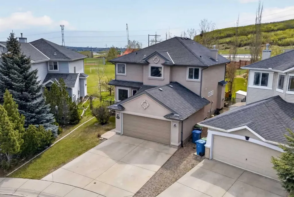 112 Valley Stream Close NW Calgary AB T3B 5V8