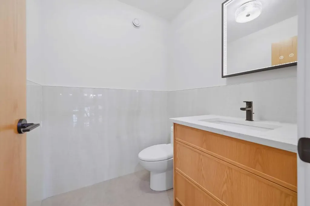 1132 Lake Sylvan Place SE Calgary AB T2J2P6