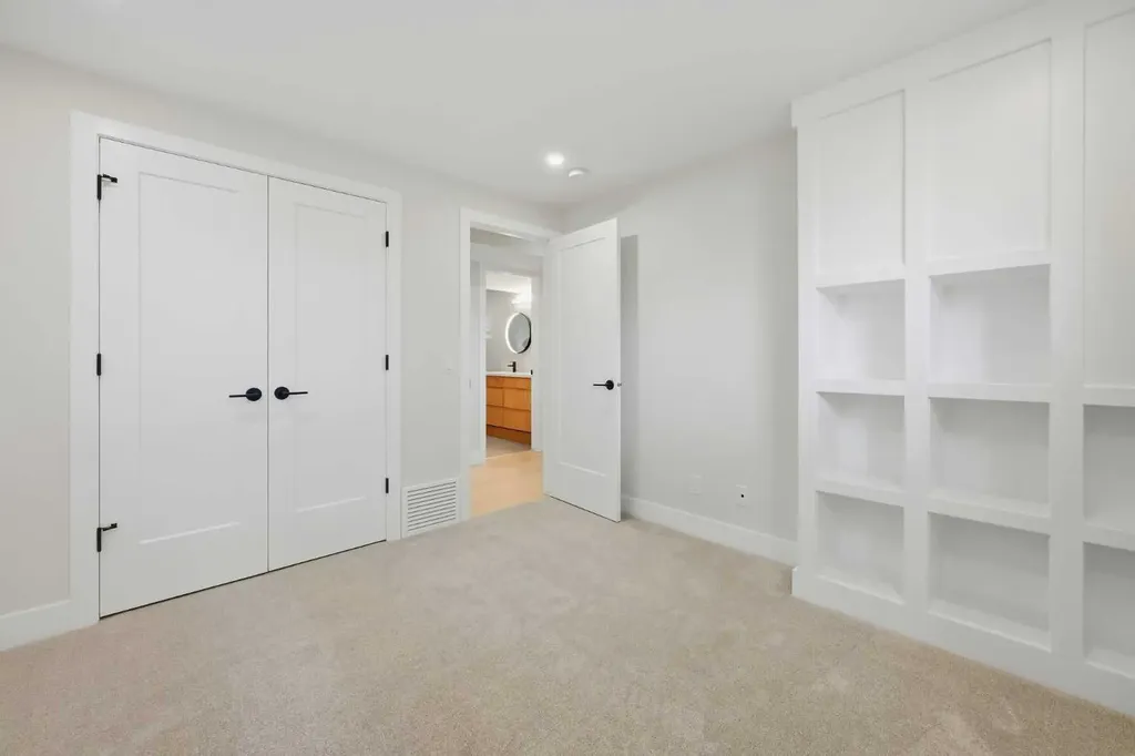 1132 Lake Sylvan Place SE Calgary AB T2J2P6