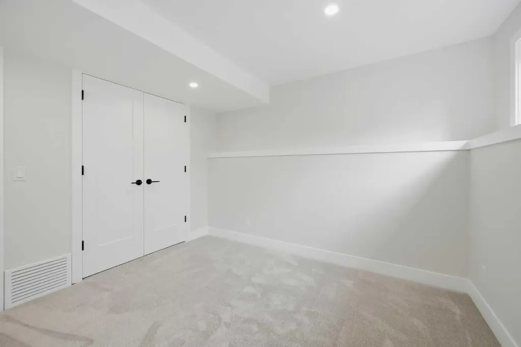 1132 Lake Sylvan Place SE Calgary AB T2J2P6
