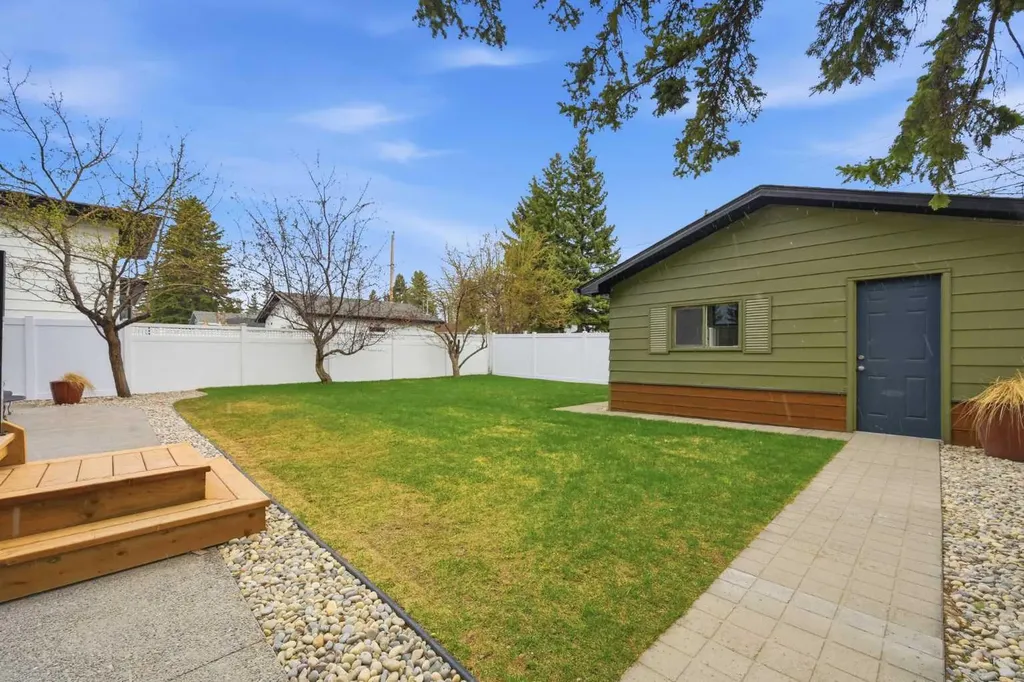 1132 Lake Sylvan Place SE Calgary AB T2J2P6