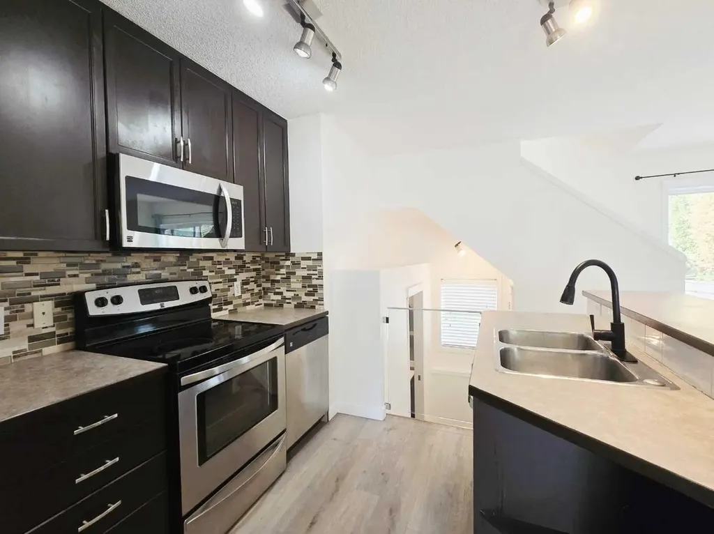 210 Prestwick Circle SE Calgary AB T2Z 3X5