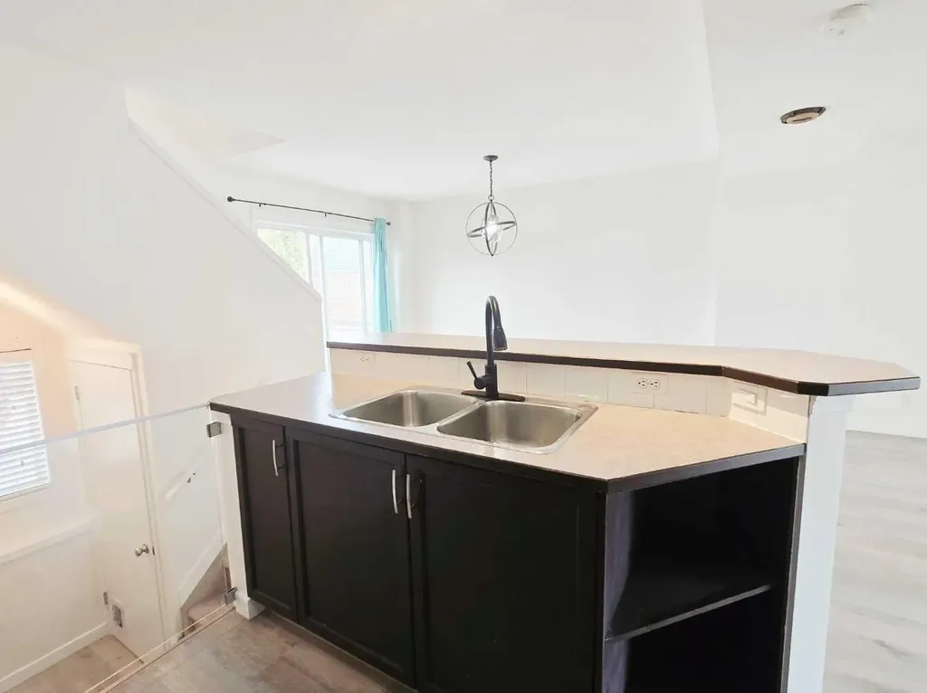 210 Prestwick Circle SE Calgary AB T2Z 3X5