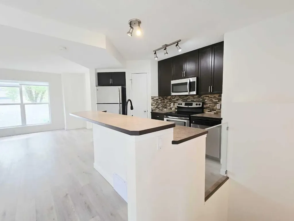 210 Prestwick Circle SE Calgary AB T2Z 3X5