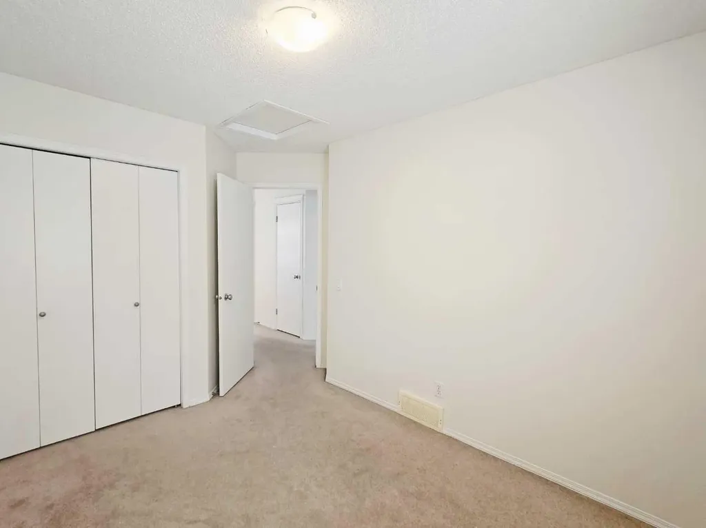 210 Prestwick Circle SE Calgary AB T2Z 3X5