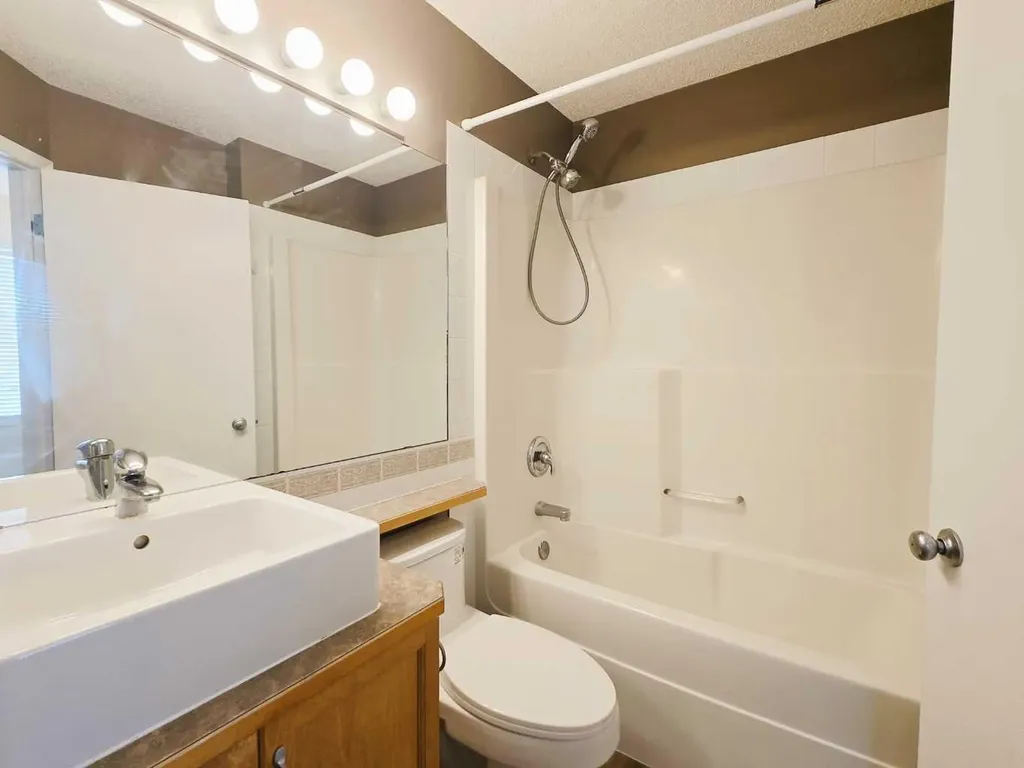 210 Prestwick Circle SE Calgary AB T2Z 3X5