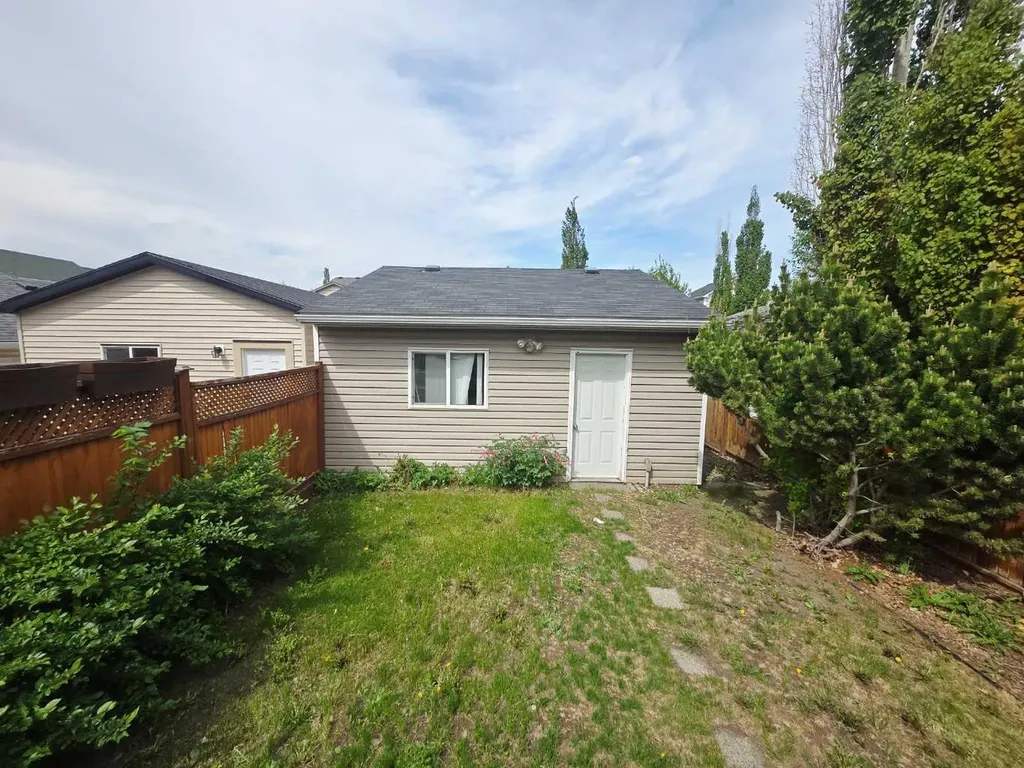210 Prestwick Circle SE Calgary AB T2Z 3X5