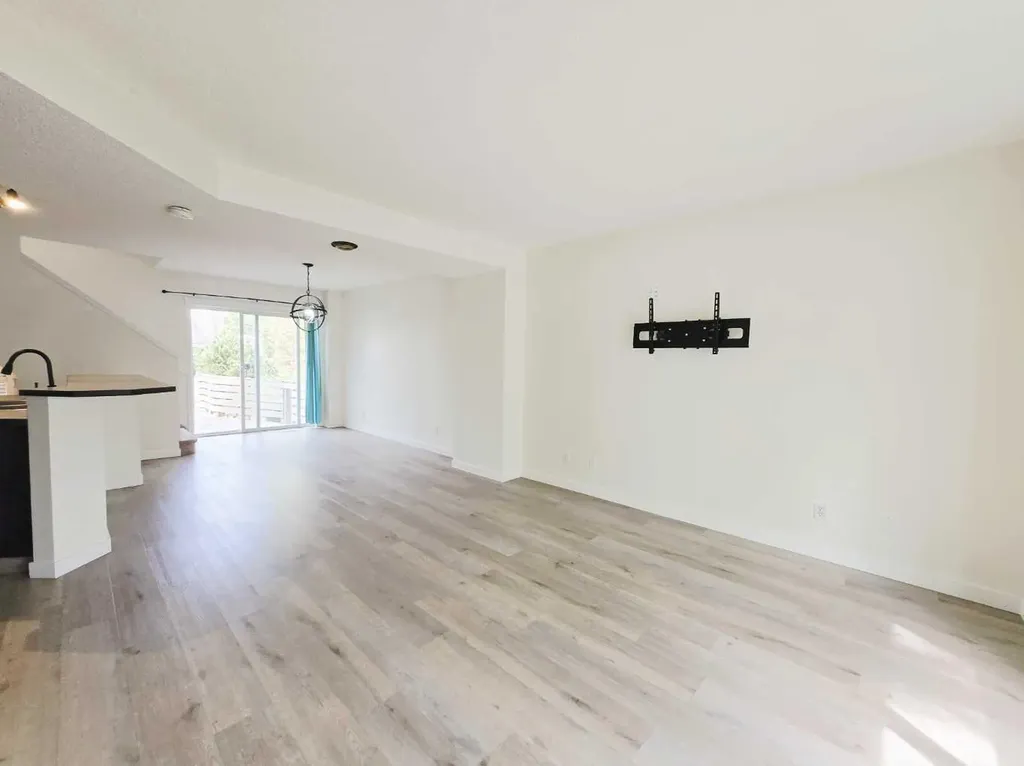 210 Prestwick Circle SE Calgary AB T2Z 3X5