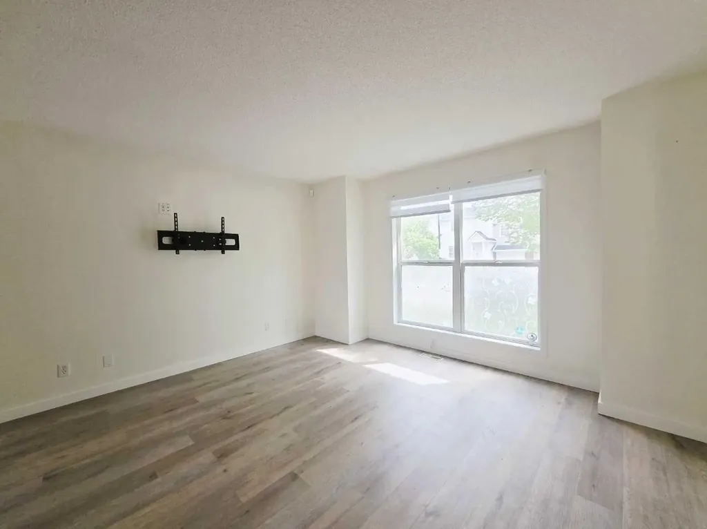 210 Prestwick Circle SE Calgary AB T2Z 3X5