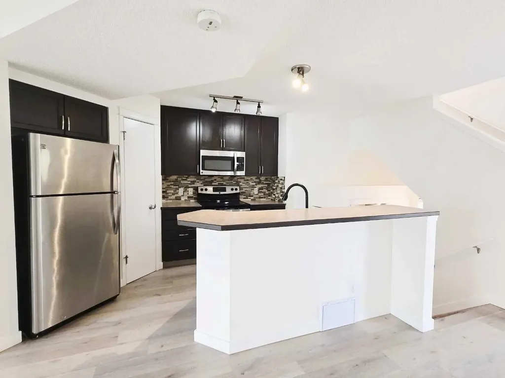 210 Prestwick Circle SE Calgary AB T2Z 3X5