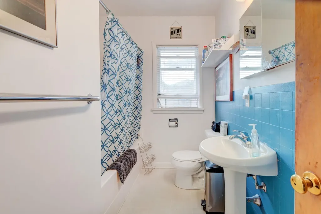 2511 15a Street SW Calgary AB T2T 4B8