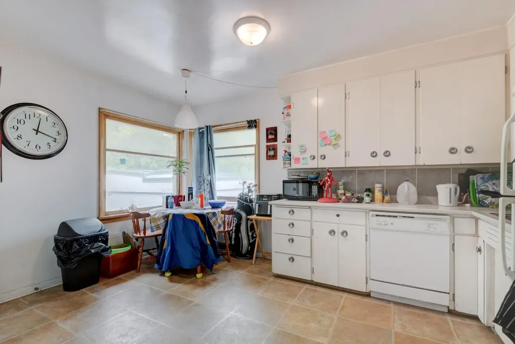 2511 15a Street SW Calgary AB T2T 4B8
