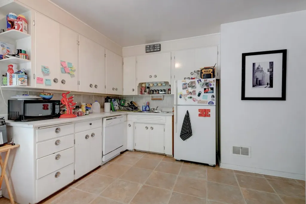 2511 15a Street SW Calgary AB T2T 4B8