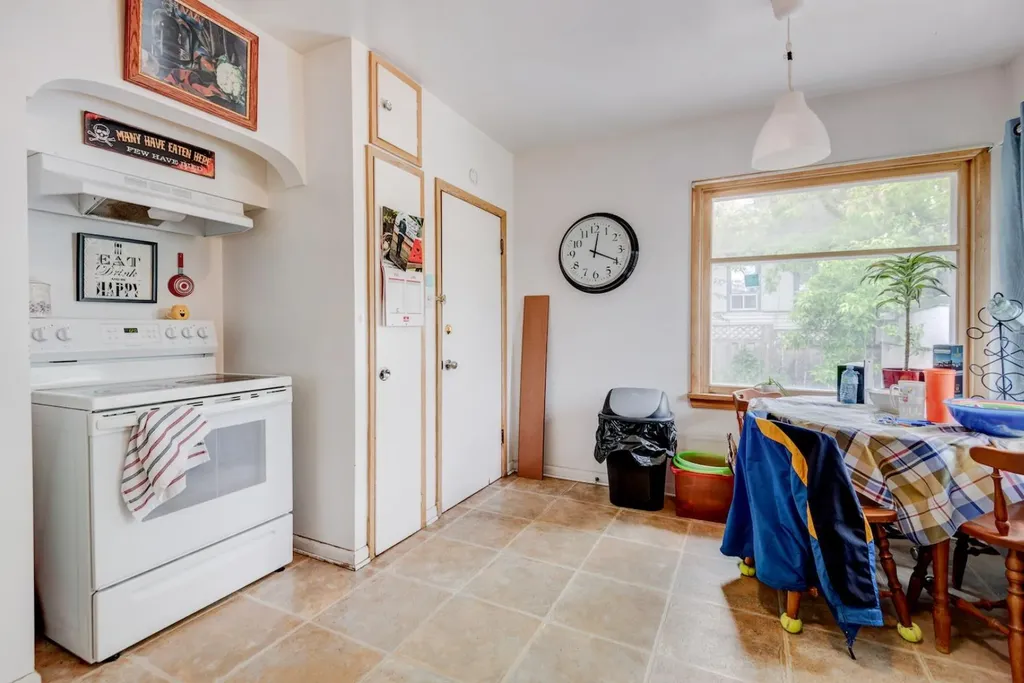 2511 15a Street SW Calgary AB T2T 4B8