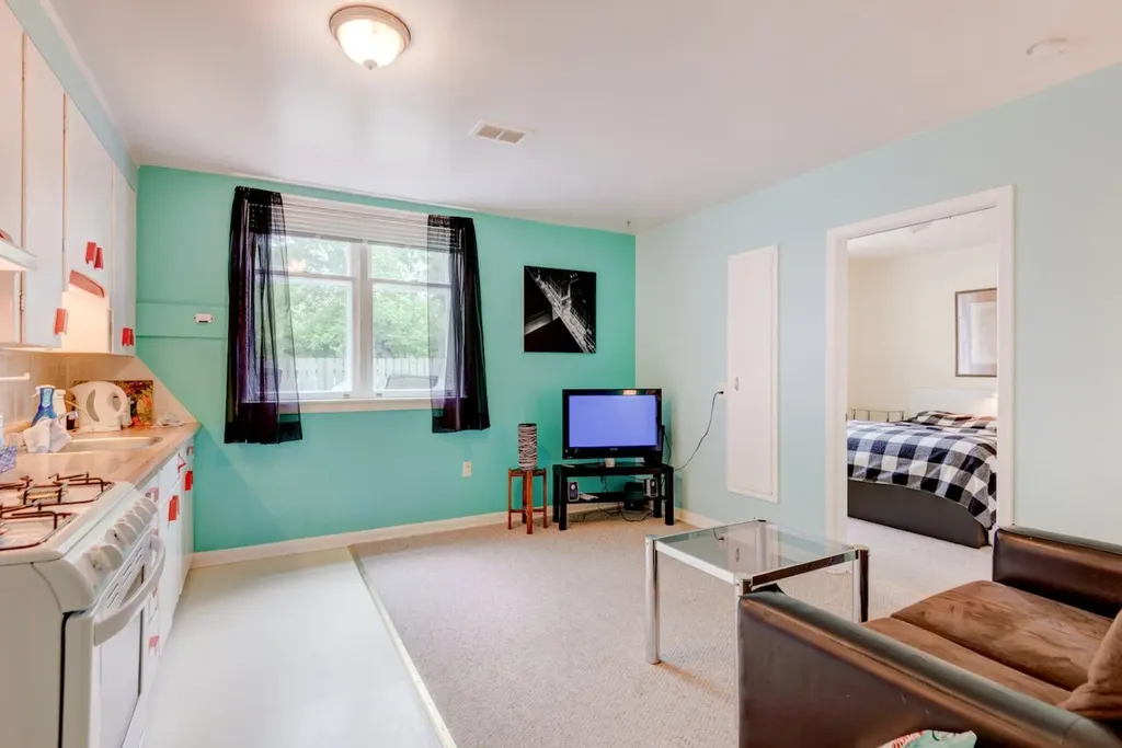 2511 15a Street SW Calgary AB T2T 4B8