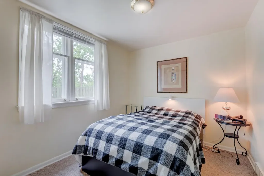 2511 15a Street SW Calgary AB T2T 4B8