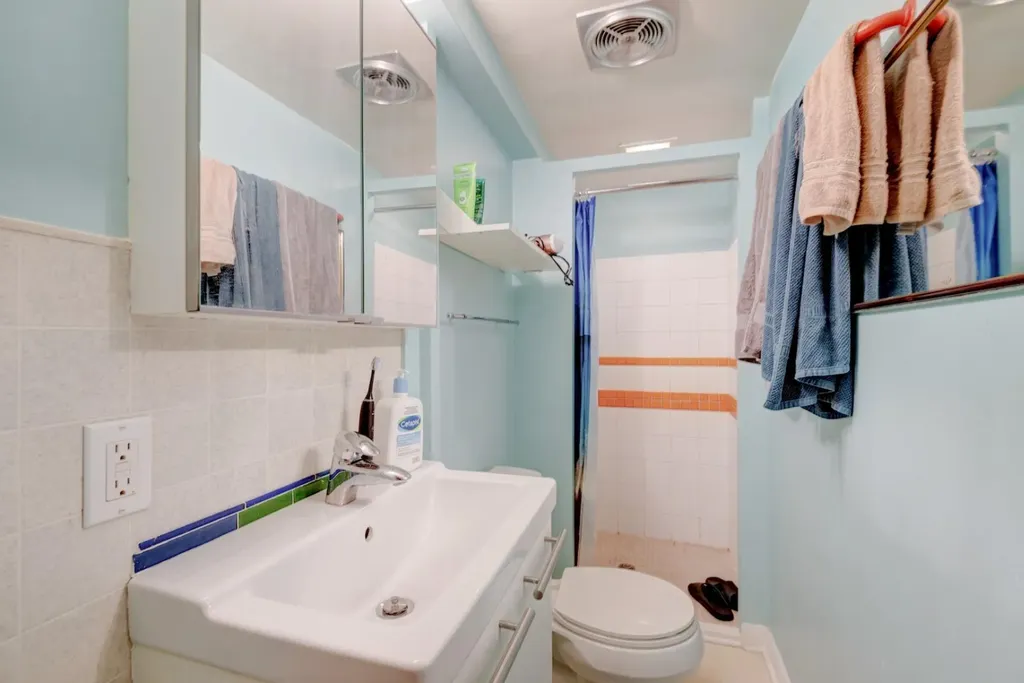 2511 15a Street SW Calgary AB T2T 4B8