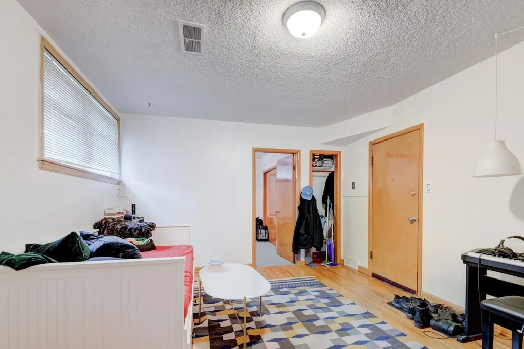 2511 15a Street SW Calgary AB T2T 4B8