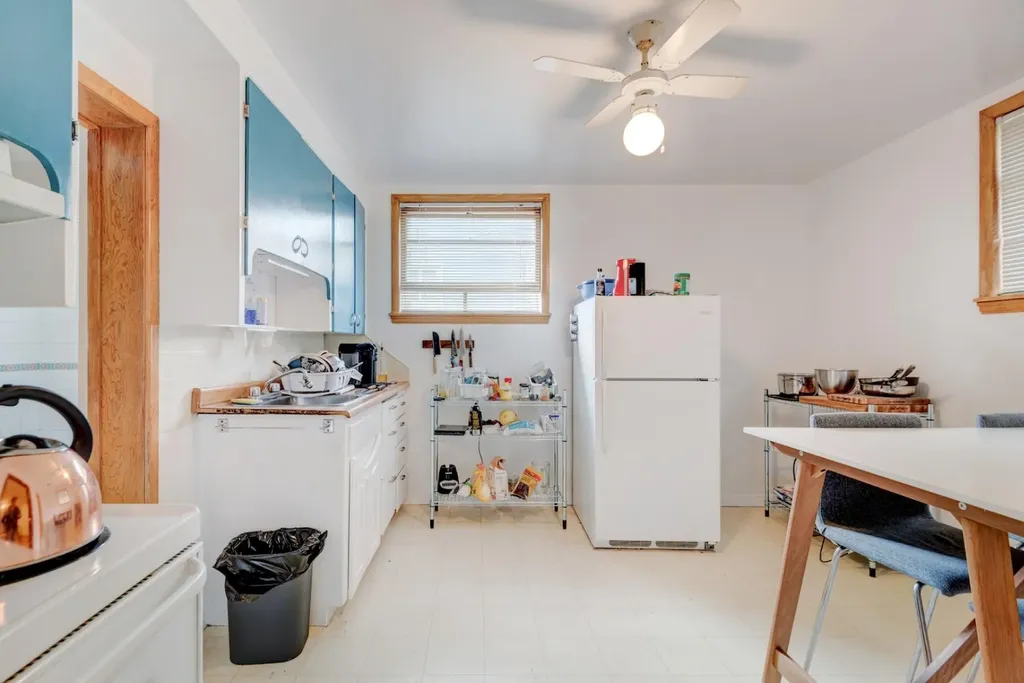 2511 15a Street SW Calgary AB T2T 4B8