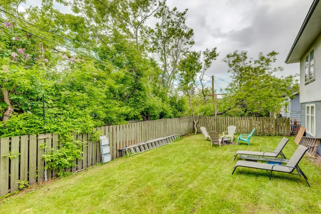 2511 15a Street SW Calgary AB T2T 4B8