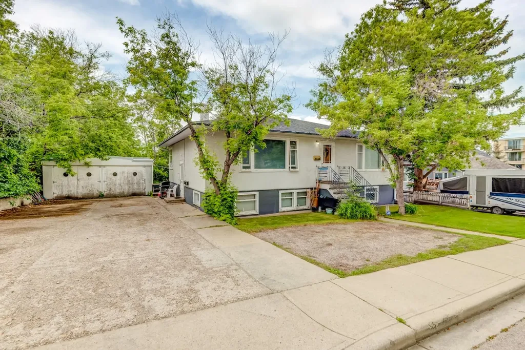 2511 15a Street SW Calgary AB T2T 4B8