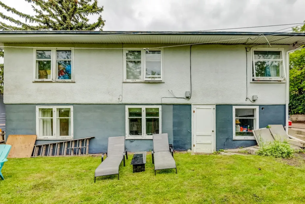 2511 15a Street SW Calgary AB T2T 4B8