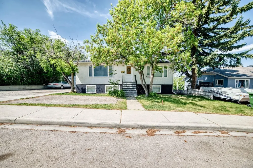 2511 15a Street SW Calgary AB T2T 4B8