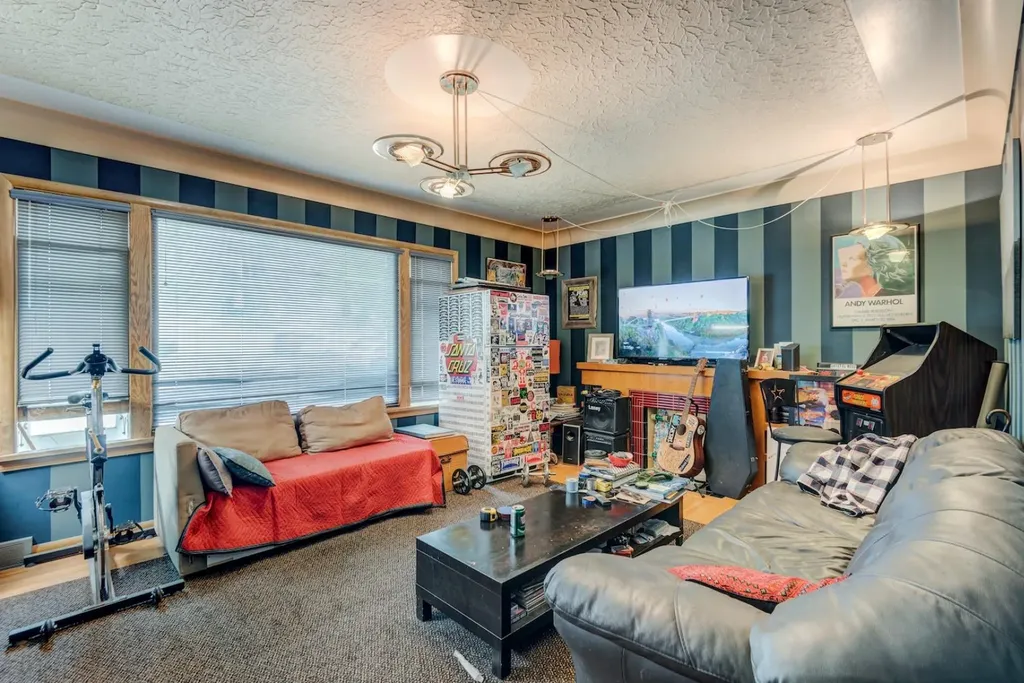 2511 15a Street SW Calgary AB T2T 4B8
