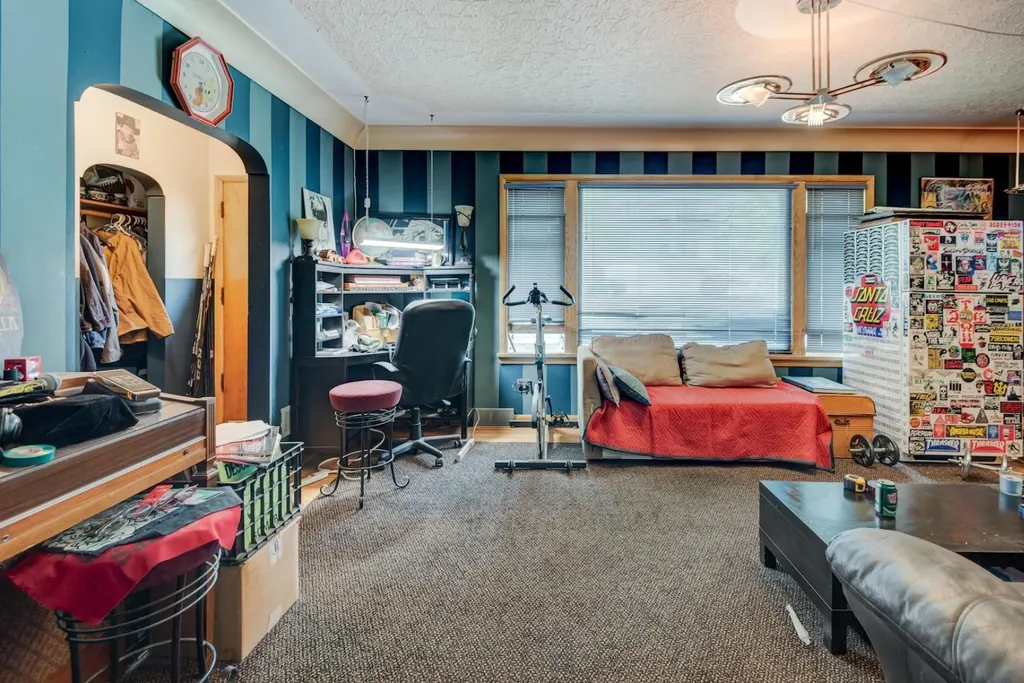 2511 15a Street SW Calgary AB T2T 4B8