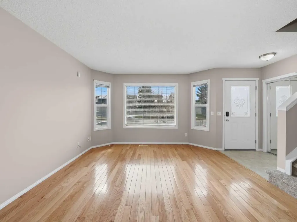 128 Taradale Drive NE Calgary AB T3J 5A9