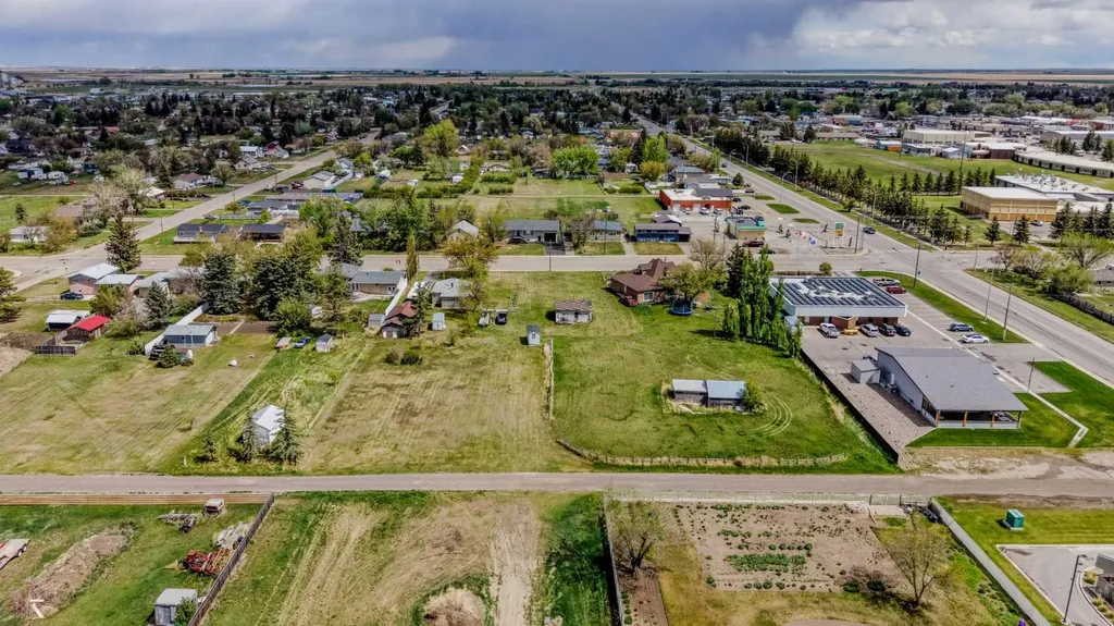 254 N 200 W Raymond AB T0K 2S0