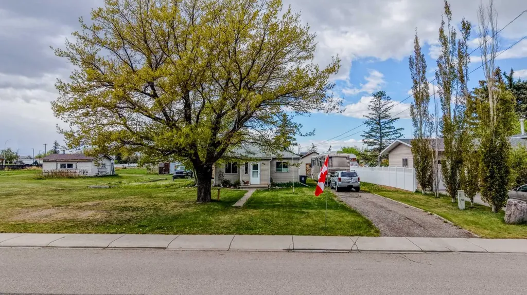 254 N 200 W Raymond AB T0K 2S0