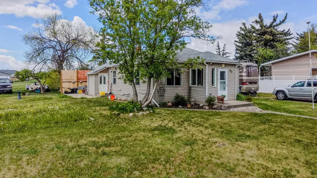 254 N 200 W Raymond AB T0K 2S0