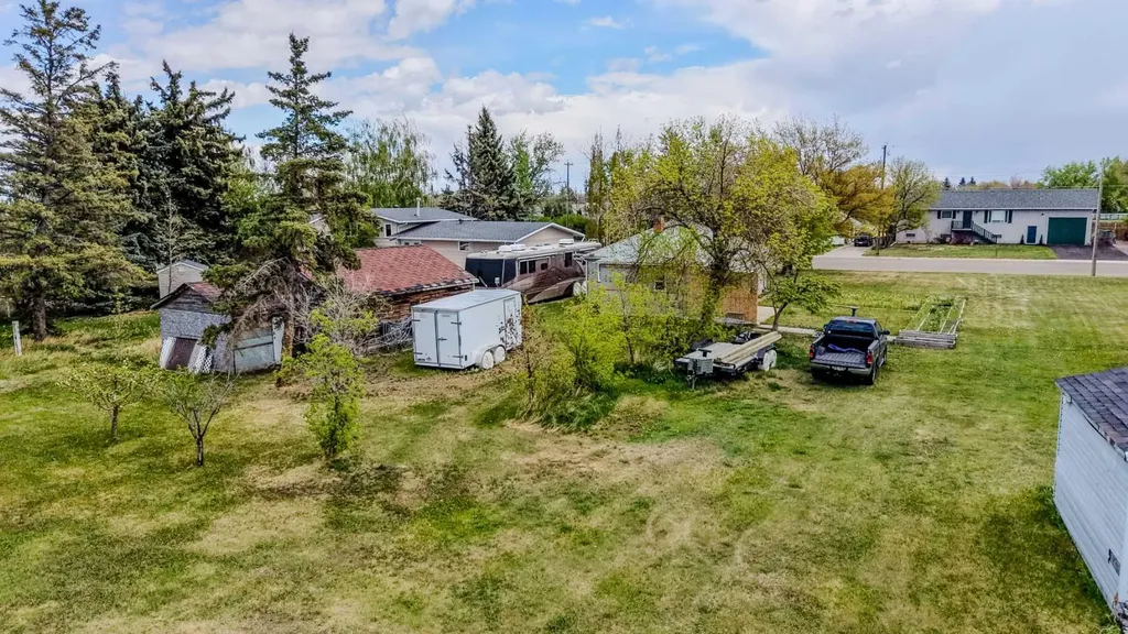 254 N 200 W Raymond AB T0K 2S0
