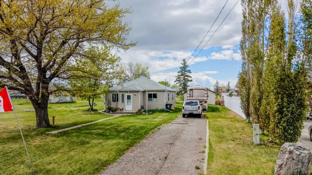 254 N 200 W Raymond AB T0K 2S0