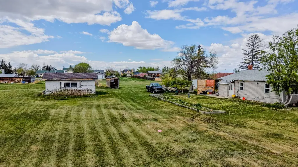 254 N 200 W Raymond AB T0K 2S0