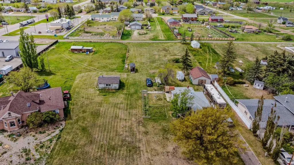 254 N 200 W Raymond AB T0K 2S0