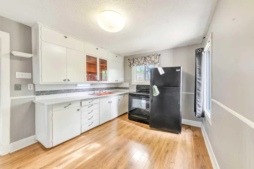 5207 48 Street Lloydminster AB T9V 0J2