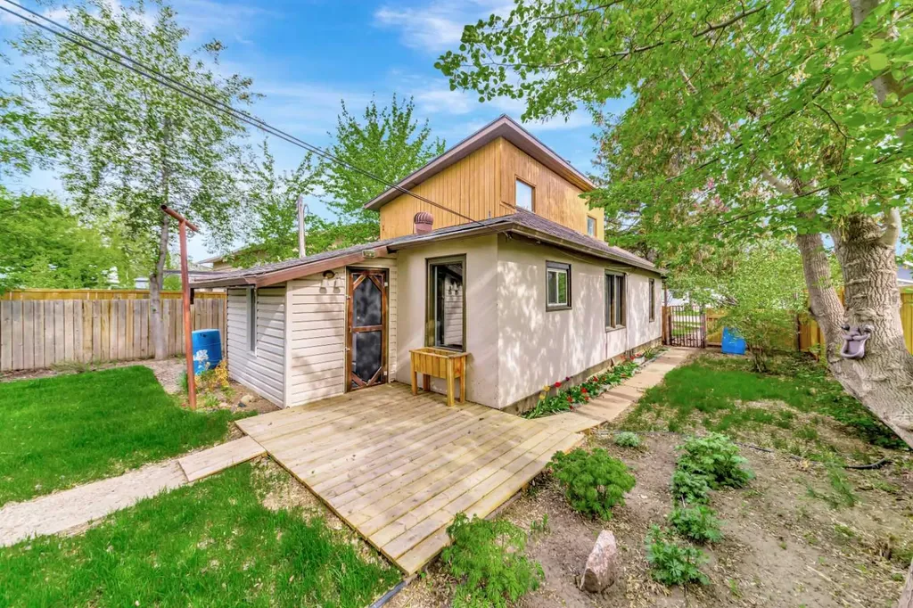 5207 48 Street Lloydminster AB T9V 0J2